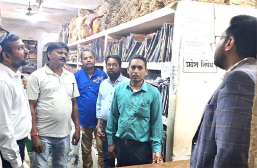 कलेक्टर श्री लंगेह ने किया कलेक्ट्रेट परिसर का औचक निरीक्षण कलेक्टर श्री लंगेह ने किया कलेक्ट्रेट परिसर का औचक निरीक्षण