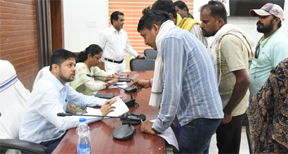 ग्रामीणों ने नहर पर बने पुल का पुर्ननिर्माण कराने जनदर्शन में दिया आवेदन ग्रामीणों ने नहर पर बने पुल का पुर्ननिर्माण कराने जनदर्शन में दिया आवेदन