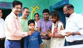 बैगा अंचल पहुंचे प्रमुख सचिव सोनमणि वोरा, योजनाओं की जमीनी हकीकत परखी बैगा अंचल पहुंचे प्रमुख सचिव सोनमणि वोरा, योजनाओं की जमीनी हकीकत परखी