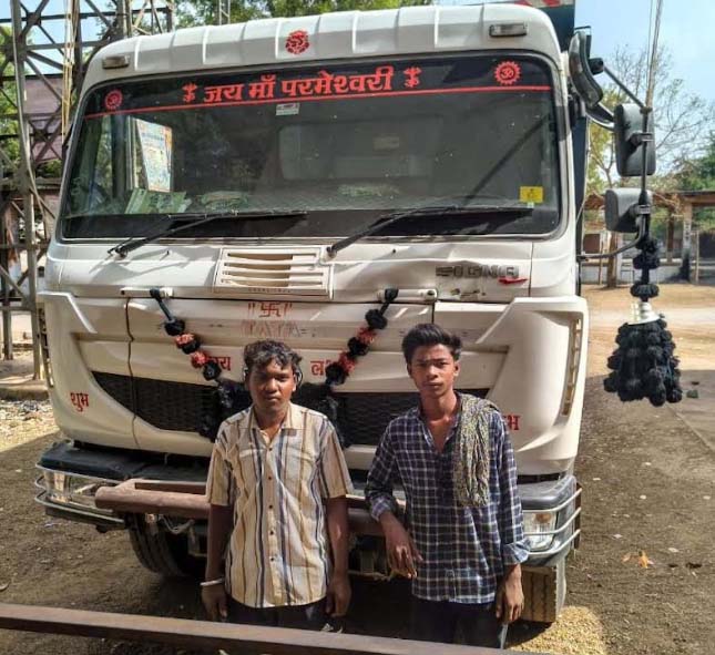 रेत का अवैध परिवहन करने पर 3 हाईवा जप्त रेत का अवैध परिवहन करने पर 3 हाईवा जप्त