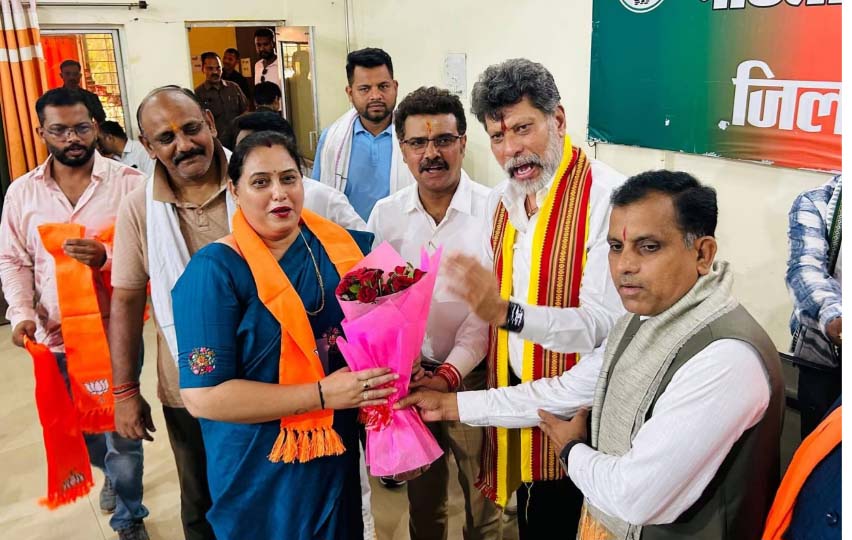 पूर्व कांग्रेस महिला जिला अध्यक्ष कमल झज्ज समेत 14 कांग्रेसियों ने थामा भाजपा का दामन पूर्व कांग्रेस महिला जिला अध्यक्ष कमल झज्ज समेत 14 कांग्रेसियों ने थामा भाजपा का दामन