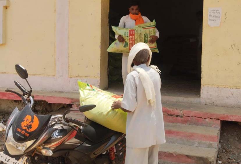 महासमुंद जिले में खाद का पर्याप्त भंडारण, किसानों को समय पर उपलब्ध कराई जा रही उर्वरक महासमुंद जिले में खाद का पर्याप्त भंडारण, किसानों को समय पर उपलब्ध कराई जा रही उर्वरक