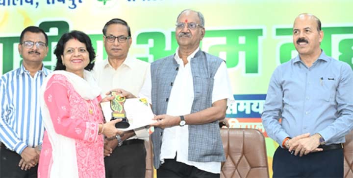 गांवों में अमराई की परंपरा पुनर्जीवित करने की जरूरत: बृजमोहन अग्रवाल गांवों में अमराई की परंपरा पुनर्जीवित करने की जरूरत: बृजमोहन अग्रवाल