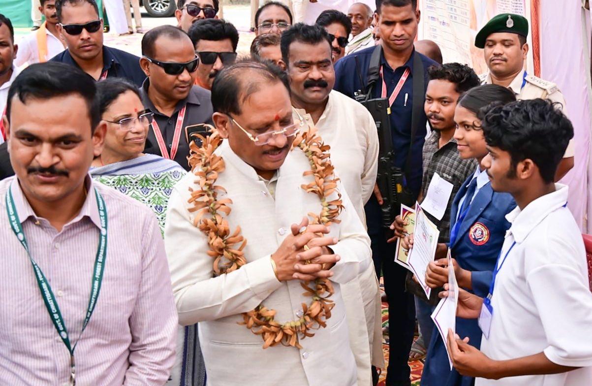 तेंदूपत्ते से समृद्धि, तीखुर से आत्मनिर्भरता : बड़ेकनेरा में वनाधारित आजीविका का सशक्त मॉडल बना प्रेरणा तेंदूपत्ते से समृद्धि, तीखुर से आत्मनिर्भरता : बड़ेकनेरा में वनाधारित आजीविका का सशक्त मॉडल बना प्रेरणा