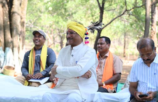 सुशासन तिहार के तहत मुख्यमंत्री पहुँचे अबूझमाड़ के गारपा, जन चौपाल में ग्रामीणों से किया सीधा संवाद सुशासन तिहार के तहत मुख्यमंत्री पहुँचे अबूझमाड़ के गारपा, जन चौपाल में ग्रामीणों से किया सीधा संवाद