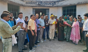 प्राकृतिक खेती अपनाने किसानों को किया प्रेरित प्राकृतिक खेती अपनाने किसानों को किया प्रेरित