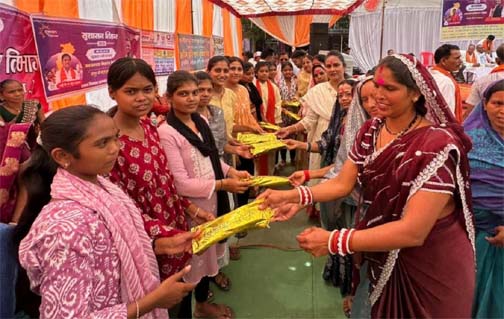 सुशासन तिहार अंतर्गत पटपर क्लस्टर के 13 ग्राम पंचायतों के ग्रामीणों को मिली राहत सुशासन तिहार अंतर्गत पटपर क्लस्टर के 13 ग्राम पंचायतों के ग्रामीणों को मिली राहत