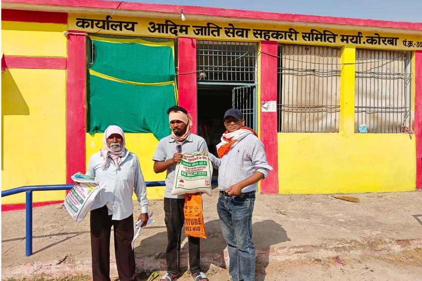 नैनो उर्वरकों के उपयोग से बेहतर उत्पादन और मृदा स्वास्थ्य को मिल रहा बढ़ावा-कृषक छेदीलाल नैनो उर्वरकों के उपयोग से बेहतर उत्पादन और मृदा स्वास्थ्य को मिल रहा बढ़ावा-कृषक छेदीलाल