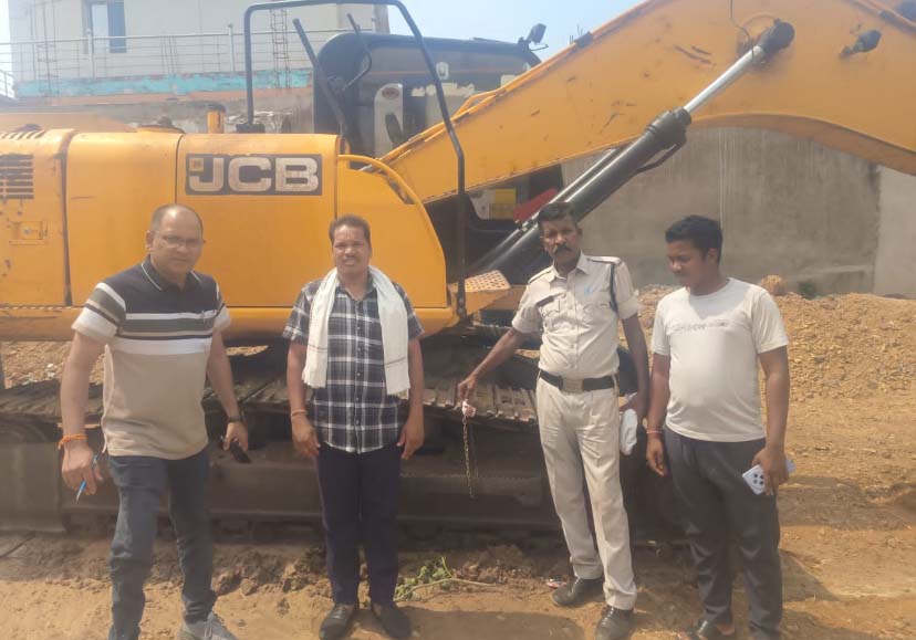 रेत माफियाओं पर प्रशासन का सख्त प्रहार रेत माफियाओं पर प्रशासन का सख्त प्रहार