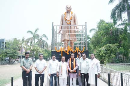 स्व .नरसिंह मण्डल को पुण्यतिथि पर निगम संस्कृति विभाग अध्यक्ष अमर गिदवानी ने किया सादर नमन स्व .नरसिंह मण्डल को पुण्यतिथि पर निगम संस्कृति विभाग अध्यक्ष अमर गिदवानी ने किया सादर नमन