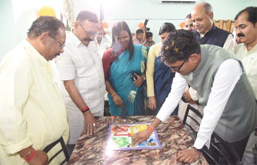बुजुर्गों को मिला अपनापन और सम्मान का नया ठिकाना, अंबिकापुर में शुरू हुआ ‘सियान गुड़ी’ डे-केयर सेंटर बुजुर्गों को मिला अपनापन और सम्मान का नया ठिकाना, अंबिकापुर में शुरू हुआ ‘सियान गुड़ी’ डे-केयर सेंटर