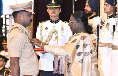 वित्त मंत्री ओपी चौधरी ने शौर्य चक्र से सम्मानित छत्तीसगढ़ पुलिस के जांबाज अधिकारियों को दी बधाई वित्त मंत्री ओपी चौधरी ने शौर्य चक्र से सम्मानित छत्तीसगढ़ पुलिस के जांबाज अधिकारियों को दी बधाई