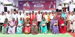 बालोद जिले के कोडेकसा में जिले का अंतिम जनसमस्या निवारण शिविर ग्रामीणों एवं हितग्राहियों के लिए सौगातों भरा रहा बालोद जिले के कोडेकसा में जिले का अंतिम जनसमस्या निवारण शिविर ग्रामीणों एवं हितग्राहियों के लिए सौगातों भरा रहा