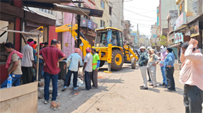 सिवरेज, सफाई और पेयजल व्यवस्था पर निगम आयुक्त सख्त, खुर्सीपार वार्ड में किया व्यापक निरीक्षण सिवरेज, सफाई और पेयजल व्यवस्था पर निगम आयुक्त सख्त, खुर्सीपार वार्ड में किया व्यापक निरीक्षण