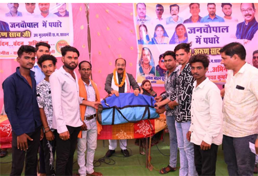 उप मुख्यमंत्री अरुण साव ने 5 गांवों में लगाई चौपाल उप मुख्यमंत्री अरुण साव ने 5 गांवों में लगाई चौपाल