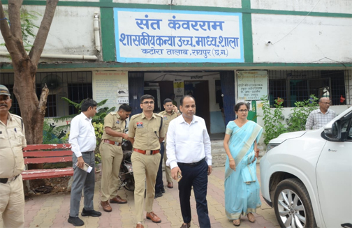 कलेक्टर डॉ सिंह ने नीट परीक्षा केन्द्रों का किया निरीक्षण कलेक्टर डॉ सिंह ने नीट परीक्षा केन्द्रों का किया निरीक्षण