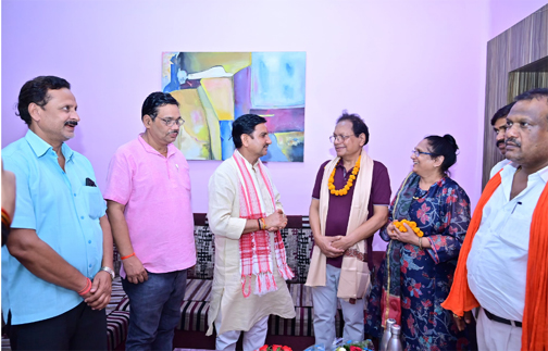 केंद्रीय राज्यमंत्री तोखन साहू ने विशिष्ट जनों से किया जनसंपर्क केंद्रीय राज्यमंत्री तोखन साहू ने विशिष्ट जनों से किया जनसंपर्क