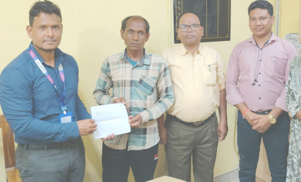 प्रधानमंत्री जीवन ज्योति बीमा योजना से हितग्राही परिवार को मिला 2 लाख रुपए का बीमा लाभ प्रधानमंत्री जीवन ज्योति बीमा योजना से हितग्राही परिवार को मिला 2 लाख रुपए का बीमा लाभ