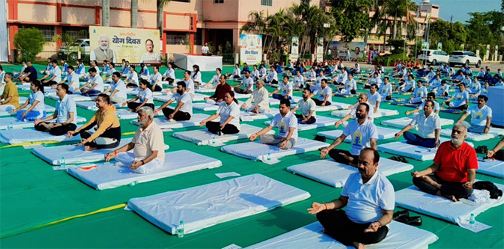 अच्छे शारीरिक और मानसिक स्वास्थ्य के लिए रोज करें योग - अरुण साव अच्छे शारीरिक और मानसिक स्वास्थ्य के लिए रोज करें योग - अरुण साव