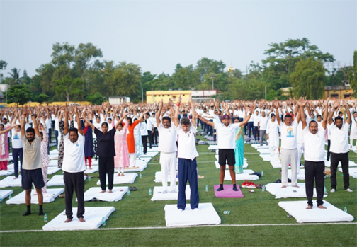 भाजपा प्रदेश अध्यक्ष किरण देव जगदलपुर के योगाभ्यास कार्यक्रम में हुए शरीक भाजपा प्रदेश अध्यक्ष किरण देव जगदलपुर के योगाभ्यास कार्यक्रम में हुए शरीक