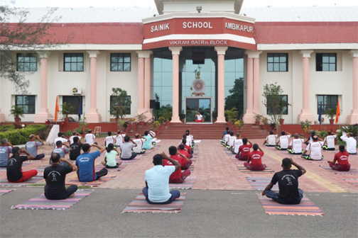 सैनिक स्कूल अंबिकापुर में उत्साहपूर्वक मनाया गया अंतर्राष्ट्रीय योग दिवस सैनिक स्कूल अंबिकापुर में उत्साहपूर्वक मनाया गया अंतर्राष्ट्रीय योग दिवस