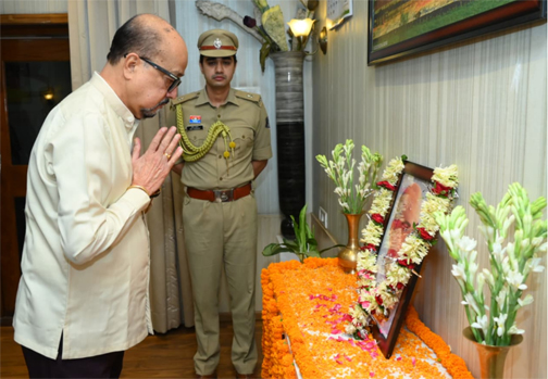 डॉ श्यामा प्रसाद मुखर्जी की पुण्यतिथि पर राज्यपाल ने दी श्रद्धांजलि डॉ श्यामा प्रसाद मुखर्जी की पुण्यतिथि पर राज्यपाल ने दी श्रद्धांजलि