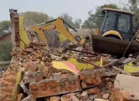 नकटी में शासकीय भूमि से अतिक्रमण हटाने से पहले सरकार ने प्रभावित परिवारों को दिया पक्का आवास नकटी में शासकीय भूमि से अतिक्रमण हटाने से पहले सरकार ने प्रभावित परिवारों को दिया पक्का आवास