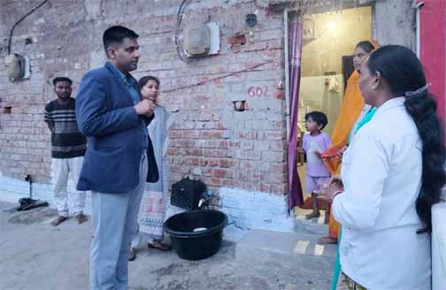 कलेक्टर ने उच्च जोखिम वाली गर्भवती माताओं के घर पहुंचकर जाना हालचाल कलेक्टर ने उच्च जोखिम वाली गर्भवती माताओं के घर पहुंचकर जाना हालचाल