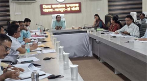 मुख्यमंत्री हेल्पलाइन में प्राप्त आवेदनों का करें गुणवत्तापूर्ण निराकरण-कलेक्टर प्रजापति मुख्यमंत्री हेल्पलाइन में प्राप्त आवेदनों का करें गुणवत्तापूर्ण निराकरण-कलेक्टर प्रजापति