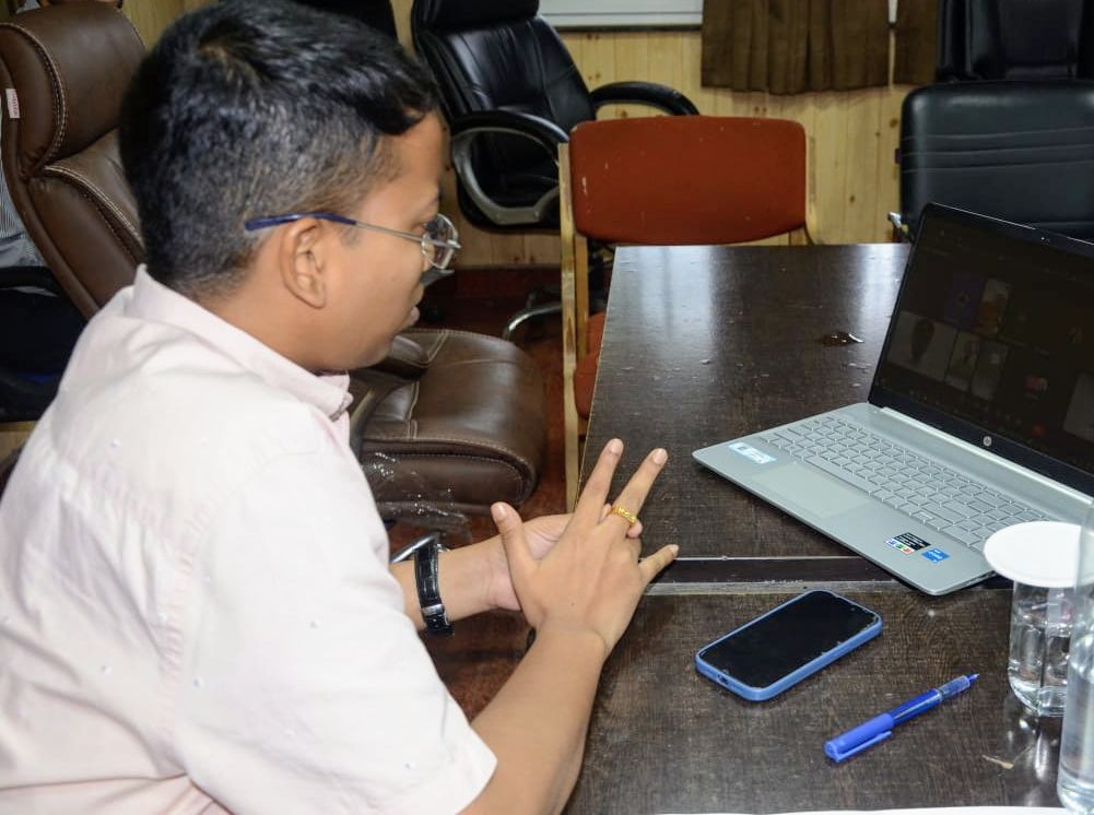जिला पंचायत सीईओ ने ली प्रधानमंत्री सूर्यघर योजना के प्रगति की समीक्षा बैठक जिला पंचायत सीईओ ने ली प्रधानमंत्री सूर्यघर योजना के प्रगति की समीक्षा बैठक