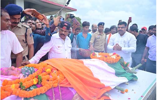 शिक्षा मंत्री गजेन्द्र यादव ने दिवंगत तीजन बाई को श्रद्धांजलि शिक्षा मंत्री गजेन्द्र यादव ने दिवंगत तीजन बाई को श्रद्धांजलि