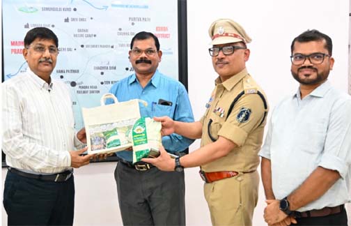 महिला स्व-सहायता समूहों के ‘विष्णु भोग’ चावल की खुशबू पहुंची पुलिस मुख्यालय तक महिला स्व-सहायता समूहों के ‘विष्णु भोग’ चावल की खुशबू पहुंची पुलिस मुख्यालय तक