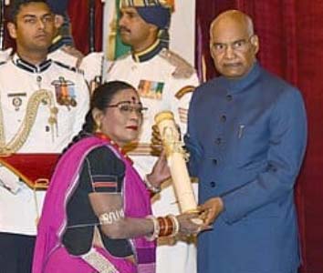 पद्म विभूषण तीजन बाई को भावभीनी श्रद्धांजलि: छत्तीसगढ़ की लोकसंस्कृति की अमर आवाज़ हुई शांत पद्म विभूषण तीजन बाई को भावभीनी श्रद्धांजलि: छत्तीसगढ़ की लोकसंस्कृति की अमर आवाज़ हुई शांत