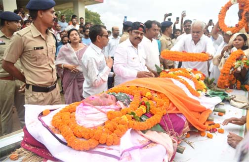 पद्म विभूषण डॉ. तीजन बाई की पार्थिव काया पंच तत्व में विलीन पद्म विभूषण डॉ. तीजन बाई की पार्थिव काया पंच तत्व में विलीन