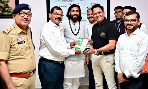 जिले की पहचान बने विष्णुभोग चावल से मंत्री गुरु खुशवंत साहेब का किया गया सम्मान जिले की पहचान बने विष्णुभोग चावल से मंत्री गुरु खुशवंत साहेब का किया गया सम्मान
