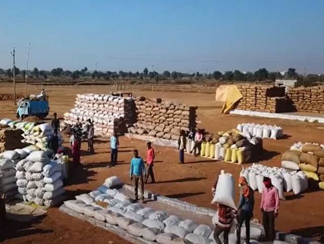 किसानों को बड़ी राहत: छत्तीसगढ़ के धान खरीदी केंद्रों में बनेगा आधुनिक इंफ्रास्ट्रक्चर किसानों को बड़ी राहत: छत्तीसगढ़ के धान खरीदी केंद्रों में बनेगा आधुनिक इंफ्रास्ट्रक्चर