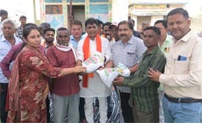 जन चौपाल में विधायक सिन्हा ने किसानों को उड़द बीज किट का किया वितरण जन चौपाल में विधायक सिन्हा ने किसानों को उड़द बीज किट का किया वितरण
