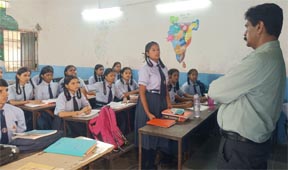 कलेक्टर डॉ. गौरव सिंह के निर्देश पर डीईओ ने किया स्कूलों का औचक निरीक्षण कलेक्टर डॉ. गौरव सिंह के निर्देश पर डीईओ ने किया स्कूलों का औचक निरीक्षण