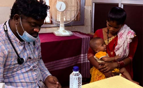 गादीरास में लगा मेगा मेडिकल कैंप, दूरस्थ ग्रामीणों को घर के पास मिली विशेषज्ञ स्वास्थ्य सेवाएं गादीरास में लगा मेगा मेडिकल कैंप, दूरस्थ ग्रामीणों को घर के पास मिली विशेषज्ञ स्वास्थ्य सेवाएं