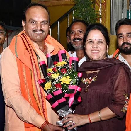रथयात्रा महापर्व के अवसर पर महापौर मीनल चौबे, सभापति सूर्यकान्त राठौड़ ने दी हार्दिक शुभकामनायें रथयात्रा महापर्व के अवसर पर महापौर मीनल चौबे, सभापति सूर्यकान्त राठौड़ ने दी हार्दिक शुभकामनायें
