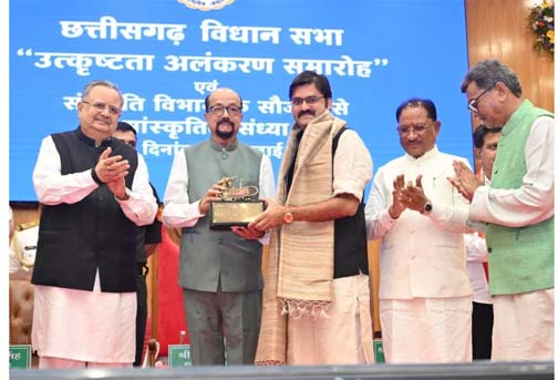 छत्तीसगढ़ विधानसभा उत्कृष्ट कार्य संस्कृति और स्वस्थ संसदीय परंपरा का जीवंत उदाहरण : राज्यपाल छत्तीसगढ़ विधानसभा उत्कृष्ट कार्य संस्कृति और स्वस्थ संसदीय परंपरा का जीवंत उदाहरण : राज्यपाल