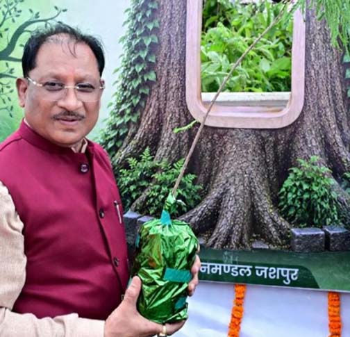 आज लगाया गया हर पौधा आने वाली पीढ़ियों के सुरक्षित भविष्य का आधार बनेगा : मुख्यमंत्री आज लगाया गया हर पौधा आने वाली पीढ़ियों के सुरक्षित भविष्य का आधार बनेगा : मुख्यमंत्री