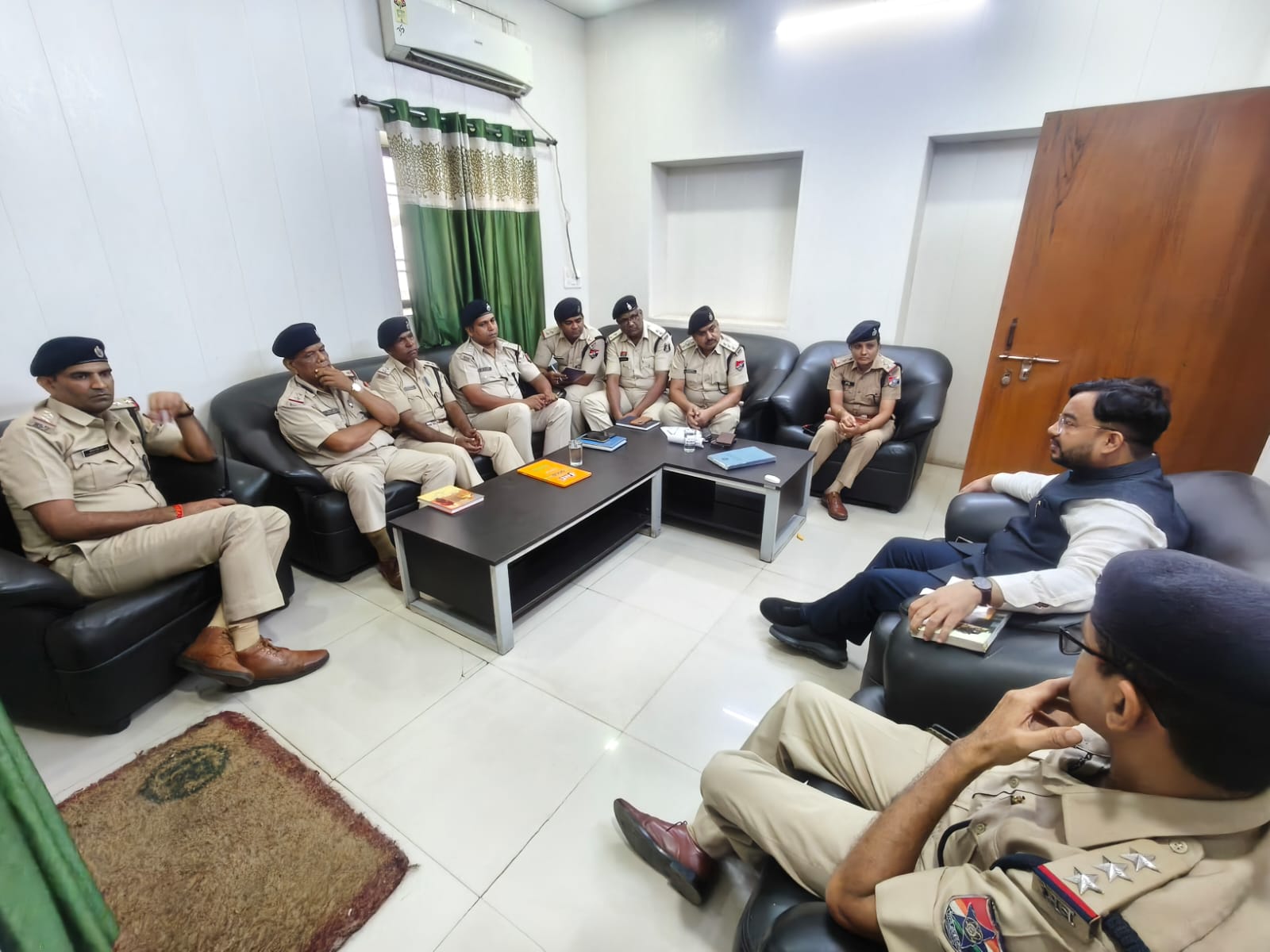 राष्ट्रीय लोक अदालत की तैयारियों को लेकर रेलवे अधिकारियों की बैठक* राष्ट्रीय लोक अदालत की तैयारियों को लेकर रेलवे अधिकारियों की बैठक*