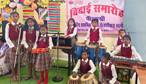 सुरों की धुन पर संवरता बचपन सुरों की धुन पर संवरता बचपन
