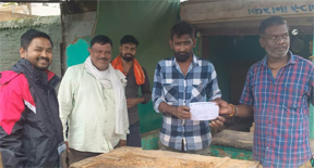 तालाब के आसपास कचरा फेंकने वालों पर निगम की चालानी कार्रवाई तालाब के आसपास कचरा फेंकने वालों पर निगम की चालानी कार्रवाई