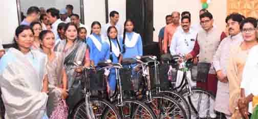 शिक्षा से ही होता है सशक्त राष्ट्र का निर्माण, बड़े लक्ष्य तय कर पूरी निष्ठा से करें पढ़ाई: मंत्री टंक राम वर्मा शिक्षा से ही होता है सशक्त राष्ट्र का निर्माण, बड़े लक्ष्य तय कर पूरी निष्ठा से करें पढ़ाई: मंत्री टंक राम वर्मा