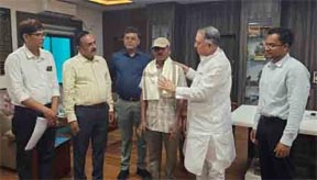 हौसलों की उड़ान: दिव्यांगता को मात देकर चितुराम नाग बने आत्मनिर्भरता की मिसाल हौसलों की उड़ान: दिव्यांगता को मात देकर चितुराम नाग बने आत्मनिर्भरता की मिसाल