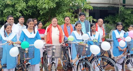 विधायक सुनील सोनी ने संत कंवर राम स्कूल में को किया साइकिल वितरण विधायक सुनील सोनी ने संत कंवर राम स्कूल में को किया साइकिल वितरण