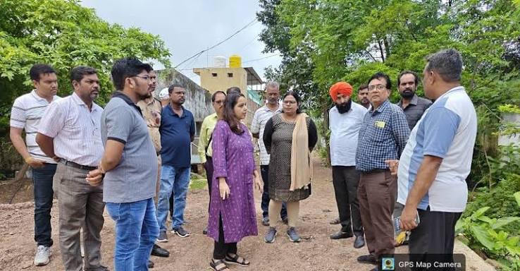 भिलाई नगर निगम आयुक्त द्वारा विकास एवं निर्माण कार्यों का किया गया स्थलीय निरीक्षण भिलाई नगर निगम आयुक्त द्वारा विकास एवं निर्माण कार्यों का किया गया स्थलीय निरीक्षण