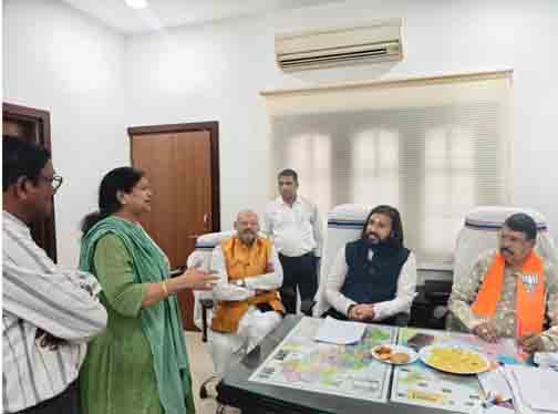 भाजपा प्रदेश कार्यालय में लगा सहयोग केंद्र, मंत्री गुरु खुशवंत साहेब ने किया संवाद भाजपा प्रदेश कार्यालय में लगा सहयोग केंद्र, मंत्री गुरु खुशवंत साहेब ने किया संवाद